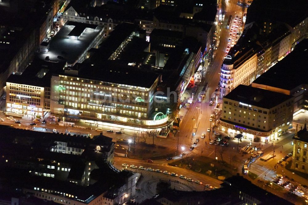 Luftaufnahme München - Hotel Königshof und Galeria Kaufhof am Platz- Ensemble Karlsplatz Stachus im Innenstadt- Zentrum in München im Bundesland Bayern