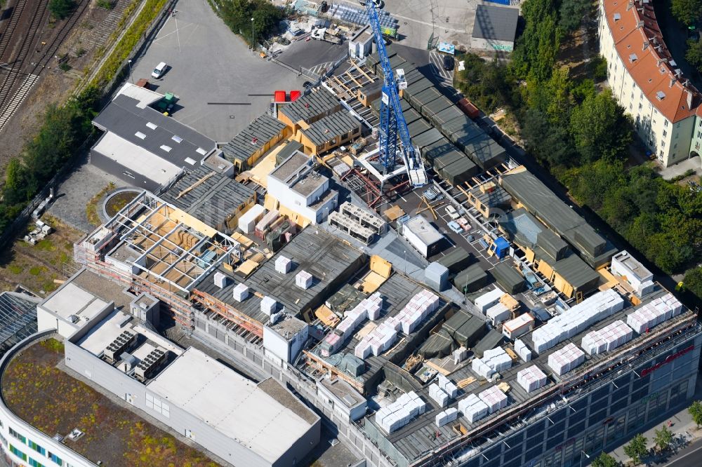 Luftaufnahme Berlin - Hotel - Neubau auf dem Einkaufs- Zentrum Ring Center 2 Am Containerbahnhof im Ortsteil Lichtenberg in Berlin, Deutschland