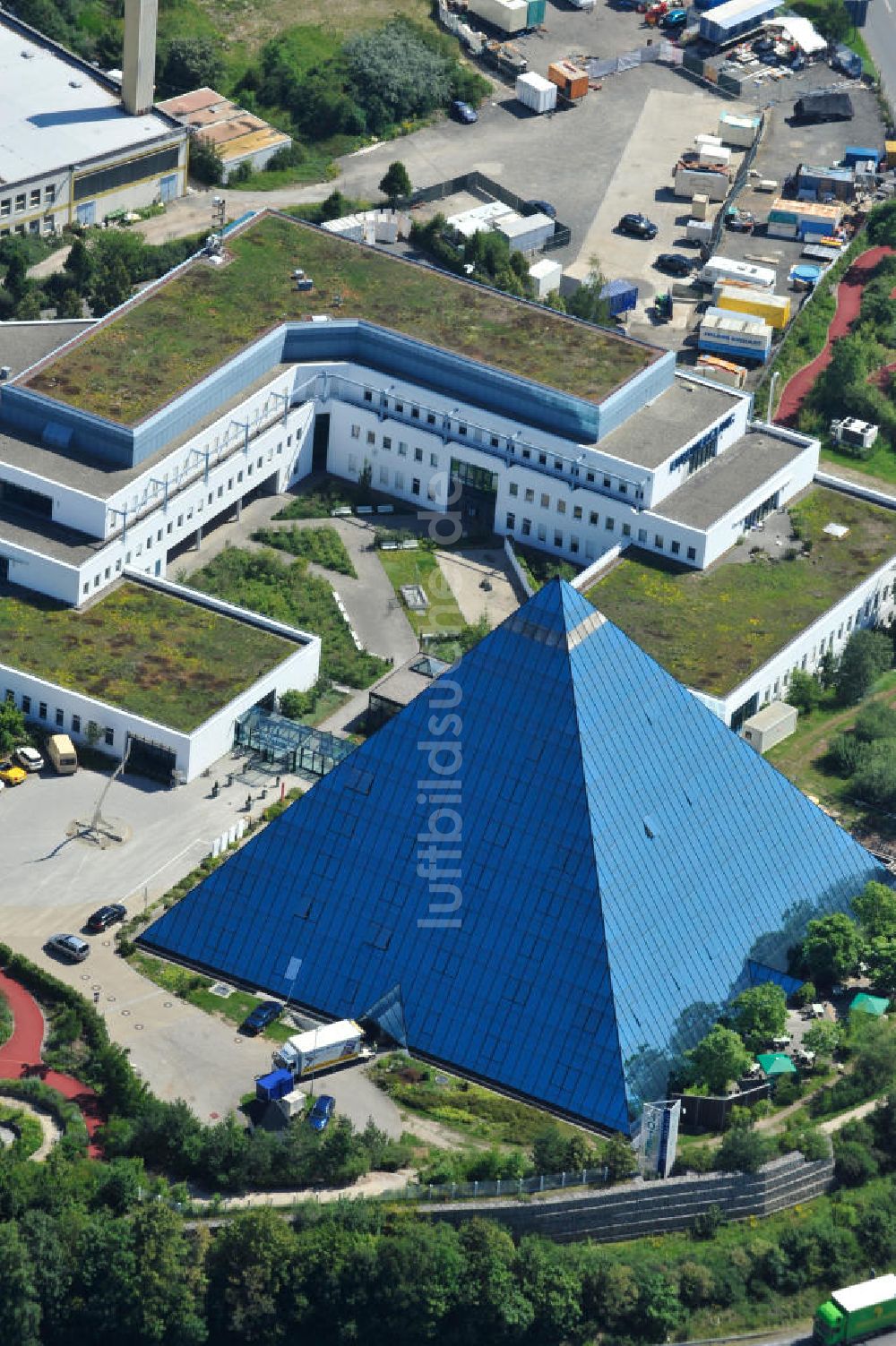 Fürth aus der Vogelperspektive: Hotel- Pyramide und EuromedClinic im bayerischen Fürth