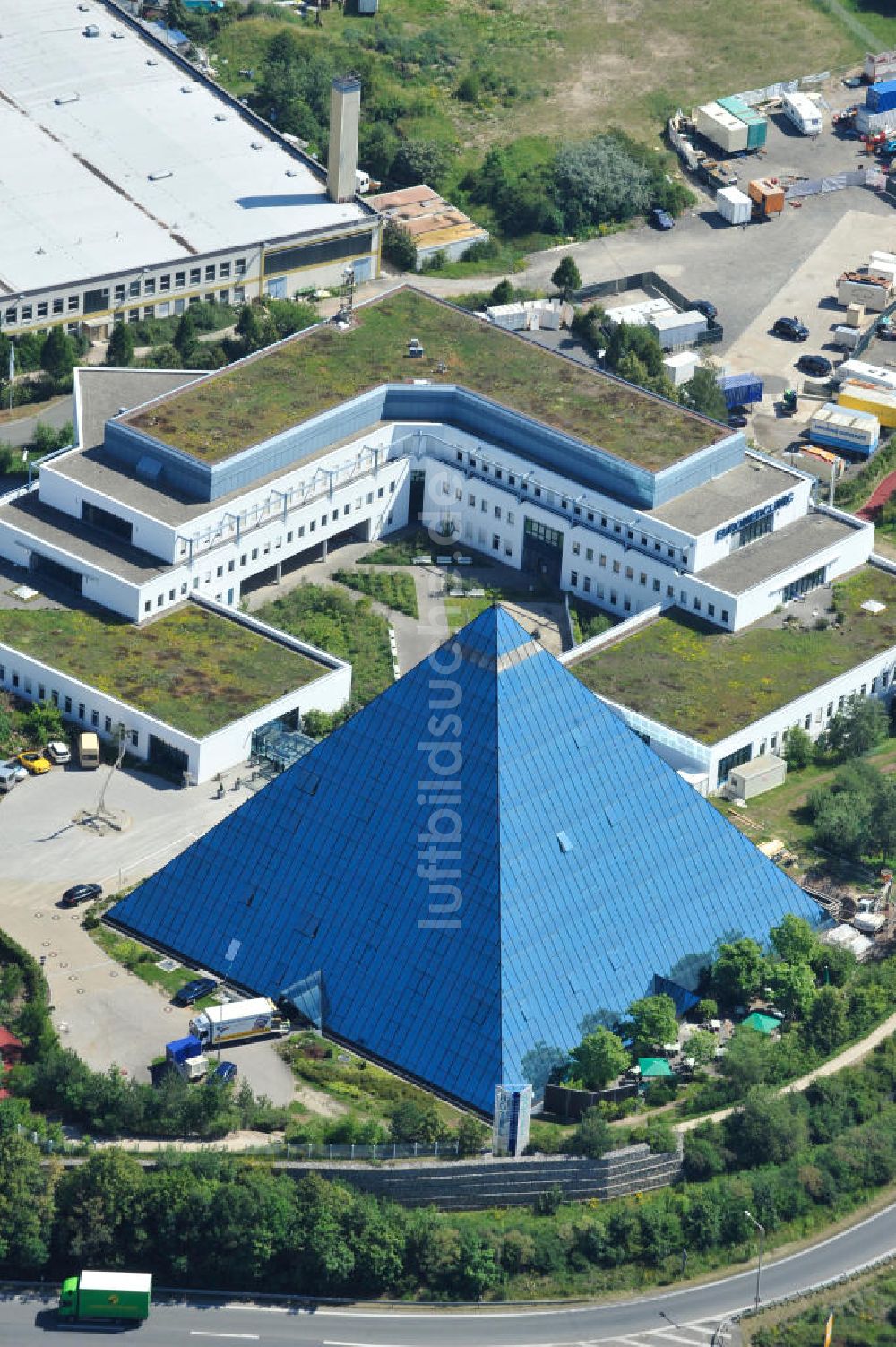 Luftbild Fürth - Hotel- Pyramide und EuromedClinic im bayerischen Fürth