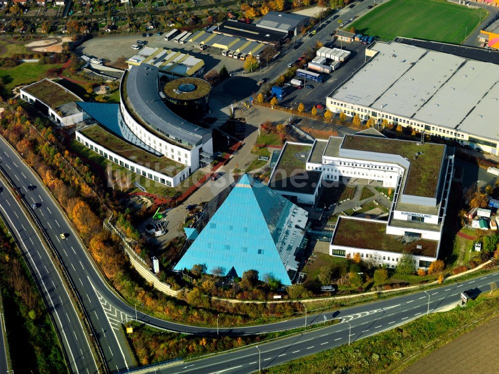 Fürth von oben - Hotel- Pyramide und EuromedClinic im bayerischen Fürth