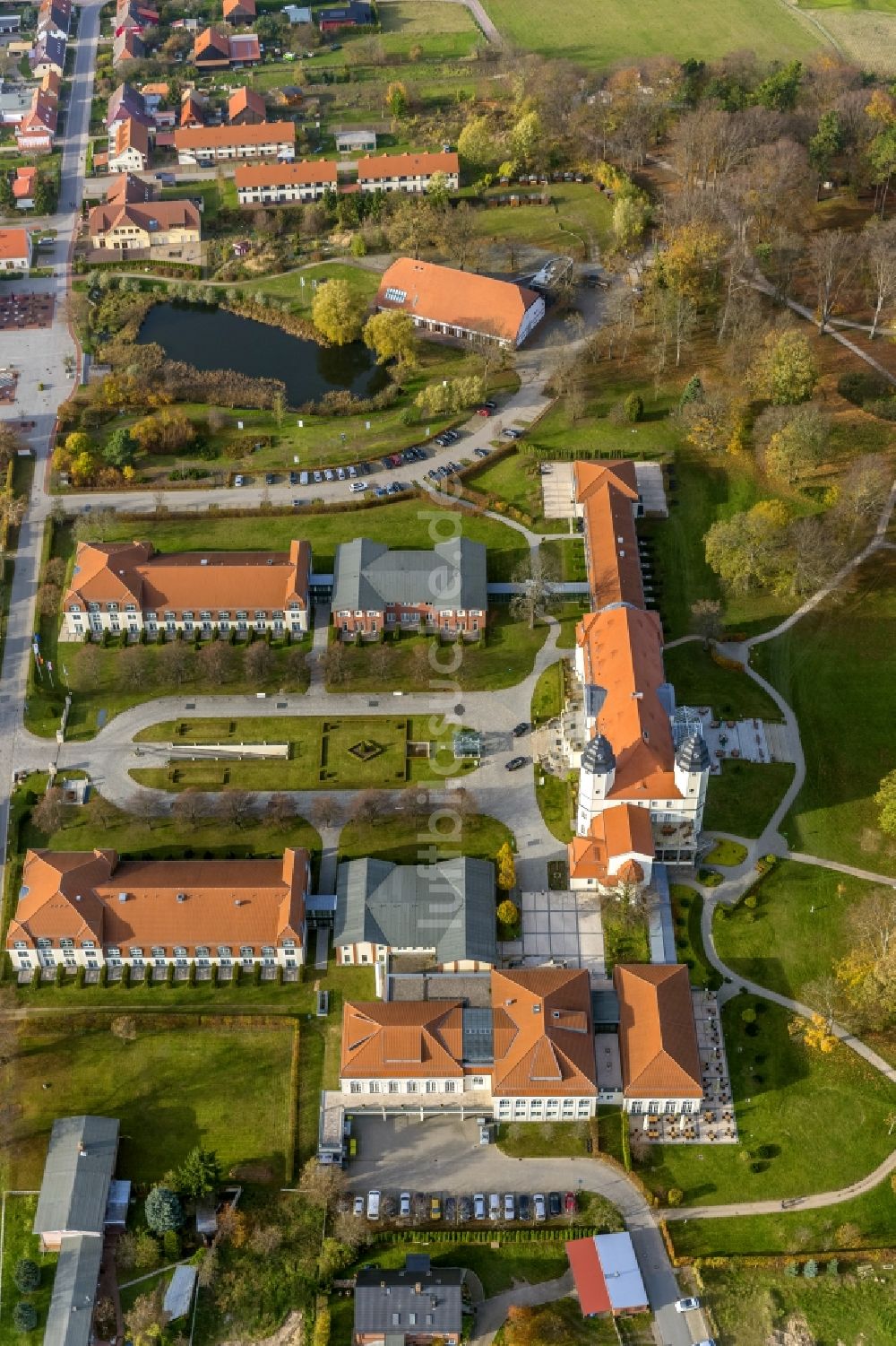 Luftaufnahme Göhren-Lebbin - Hotel Schloss Fleesensee in Göhren-Lebbin im Bundesland Mecklenburg-Vorpommern