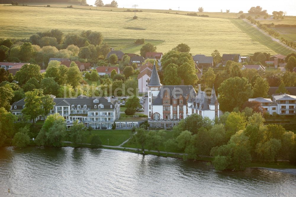 Klink von oben - Hotel Schloss Klink am Ufer der Müritz in Klink im Bundesland Mecklenburg-Vorpommern