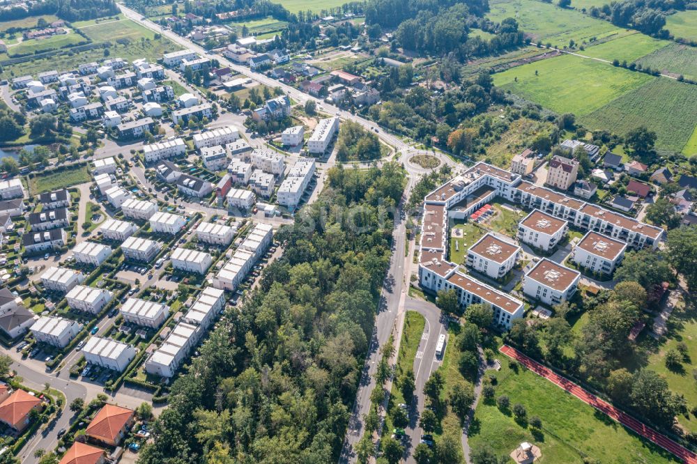 Teltow von oben - Hotelanlage Grimm's Berlin-Potsdam in Teltow im Bundesland Brandenburg, Deutschland