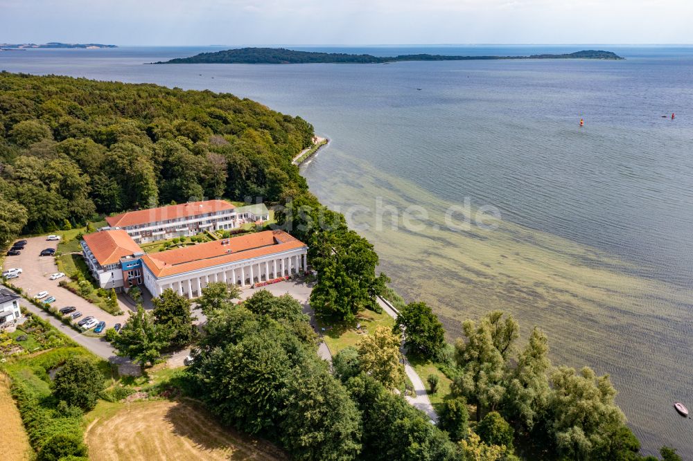 Putbus aus der Vogelperspektive: Hotelanlage Hotel Badehaus Goor in Putbus im Bundesland Mecklenburg-Vorpommern, Deutschland