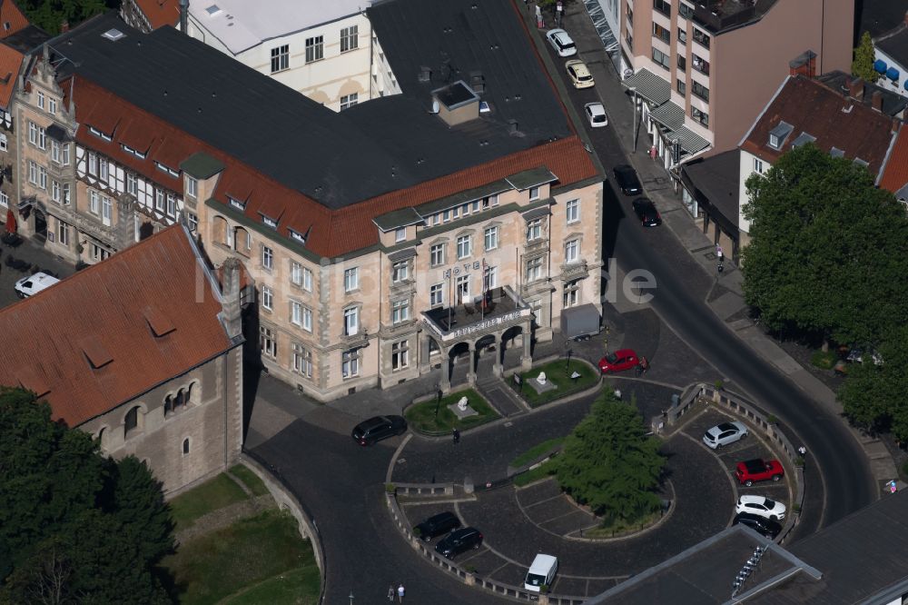 Braunschweig aus der Vogelperspektive: Hotelanlage Hotel Deutsches Haus in Braunschweig im Bundesland Niedersachsen, Deutschland