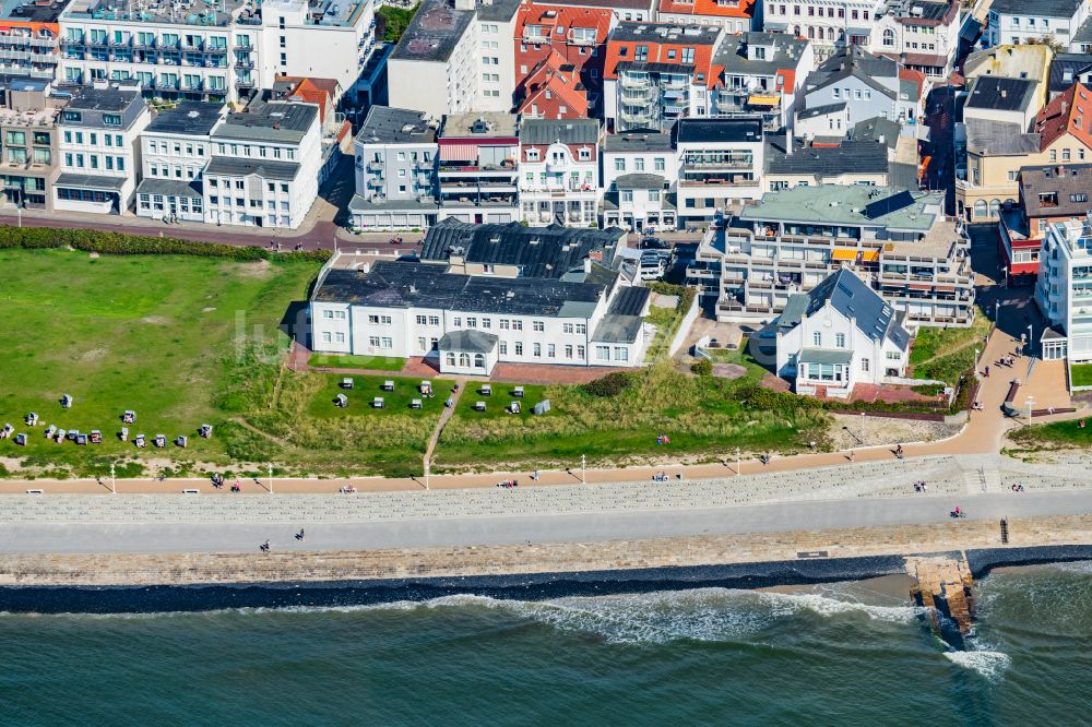 Norderney aus der Vogelperspektive: Hotelanlage Meeresburg auf Norderney im Bundesland Niedersachsen, Deutschland