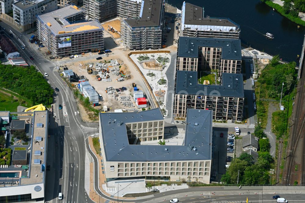 Potsdam aus der Vogelperspektive: Hotelanlage the niu Amity - acora in Potsdam im Bundesland Brandenburg, Deutschland