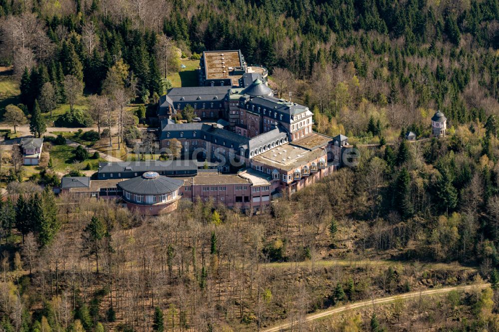 Bühl von oben - Hotelanlage Schlosshotel Bühlerhöhe in Bühl im Bundesland Baden-Württemberg, Deutschland