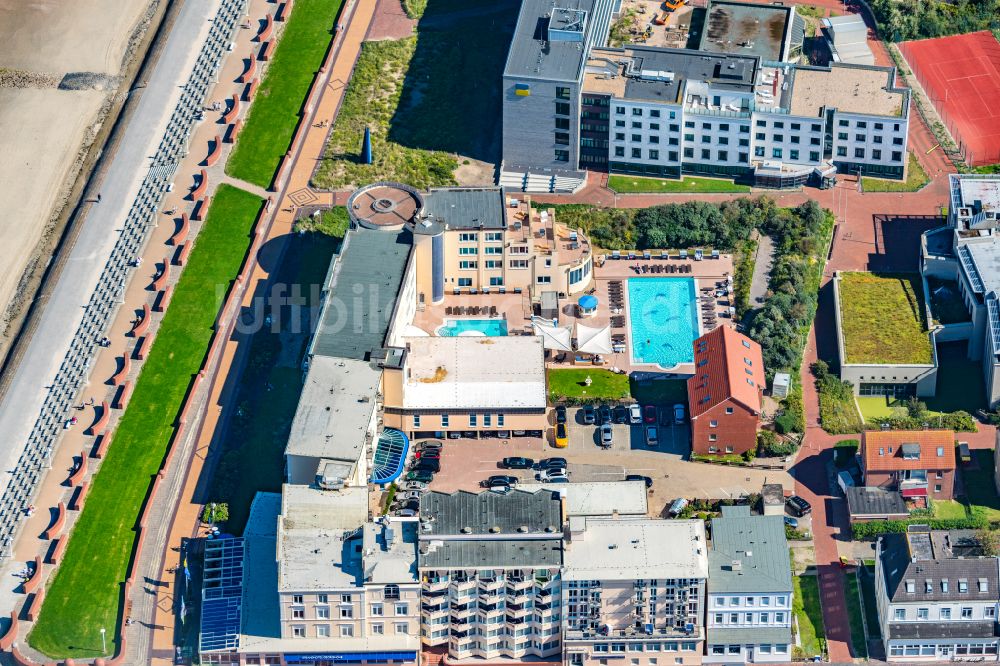 Norderney von oben - Hotelanlage Strandhotel Georgshöhe in Norderney im Bundesland Niedersachsen, Deutschland