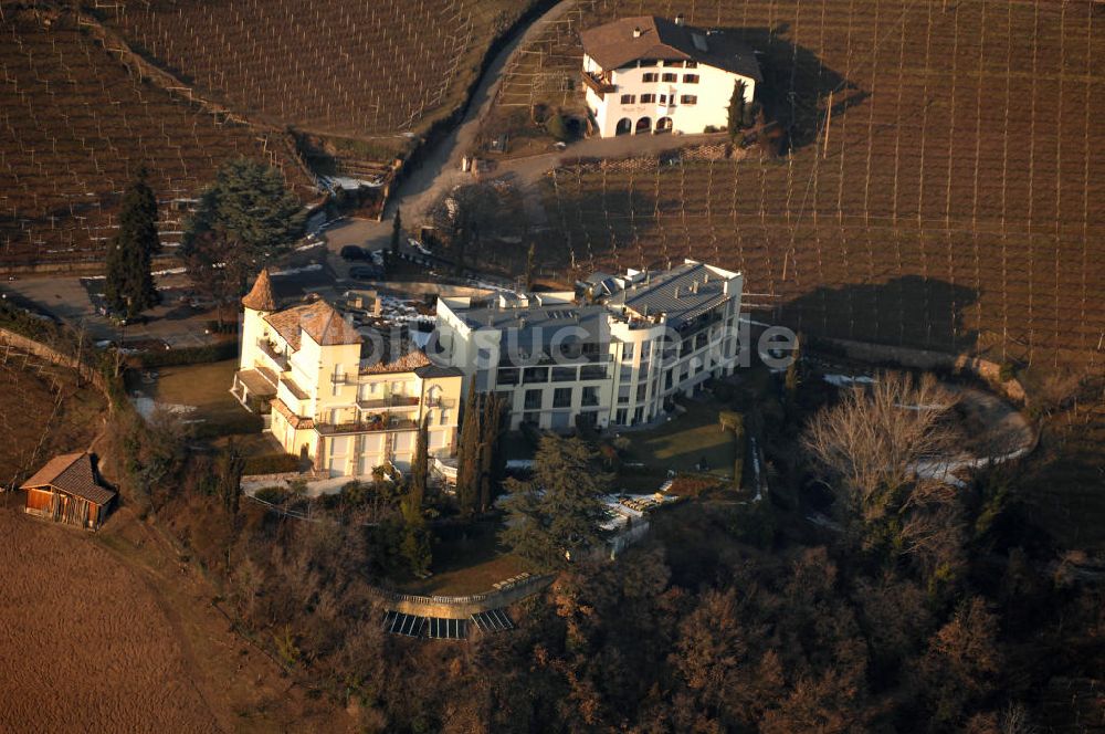 Guntschna von oben - Hotelkomplex am Via Cologna in Guntschna (Guncina) in Italien