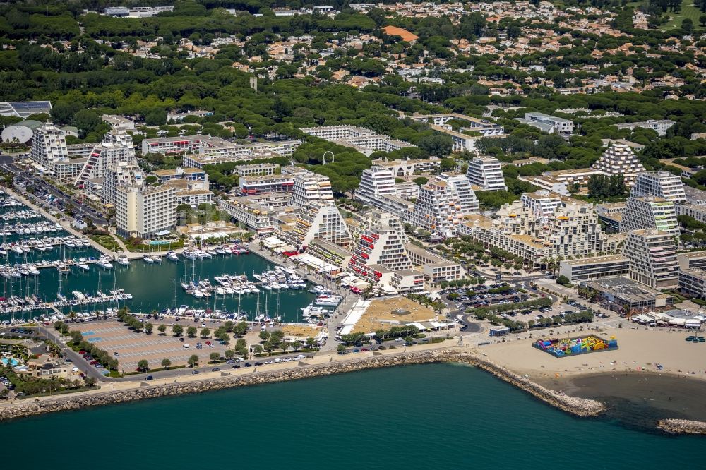 Luftaufnahme La Grande-Motte - Hotellandschaft in La Grande-Motte in Frankreich