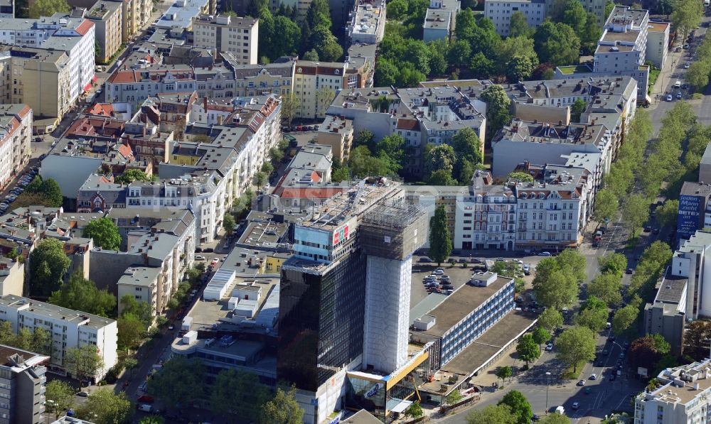 Luftaufnahme Berlin - Hotelneubau Philips-Hochhaus durch die Rui Kette an der Kantstraße in Berlin Charlottenburg