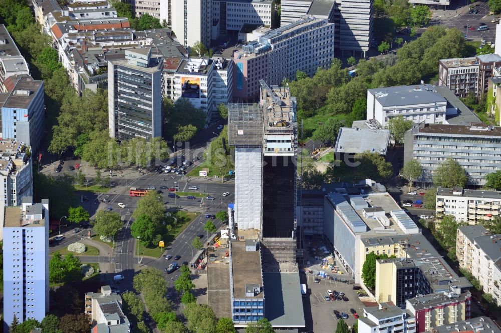 Berlin aus der Vogelperspektive: Hotelneubau Philips-Hochhaus durch die Rui Kette an der Kantstraße in Berlin Charlottenburg