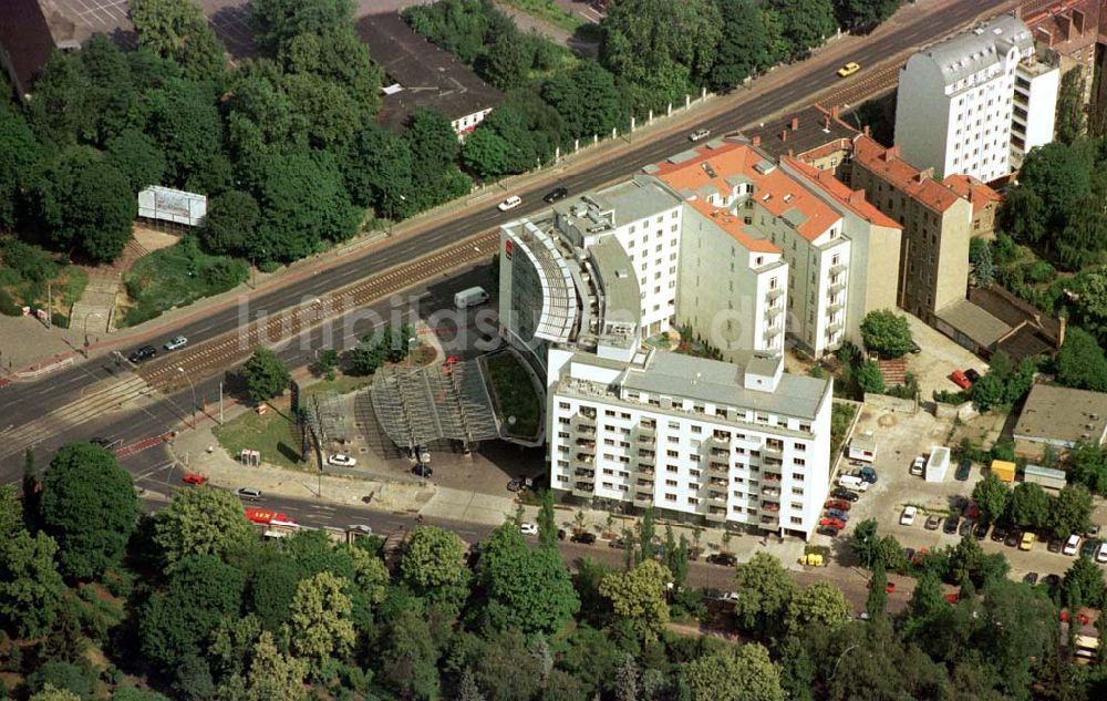 Berlin - Prenzlauer-Berg aus der Vogelperspektive: Hotelneubau an der Prenzlauer Allee.