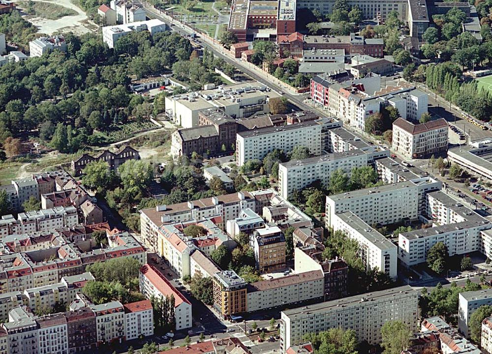 Berlin / Friedrichshain von oben - Hotelneubaukomplex der Betriebsgesellschaft Hotel New Berlin mbH an der Petersburger Str