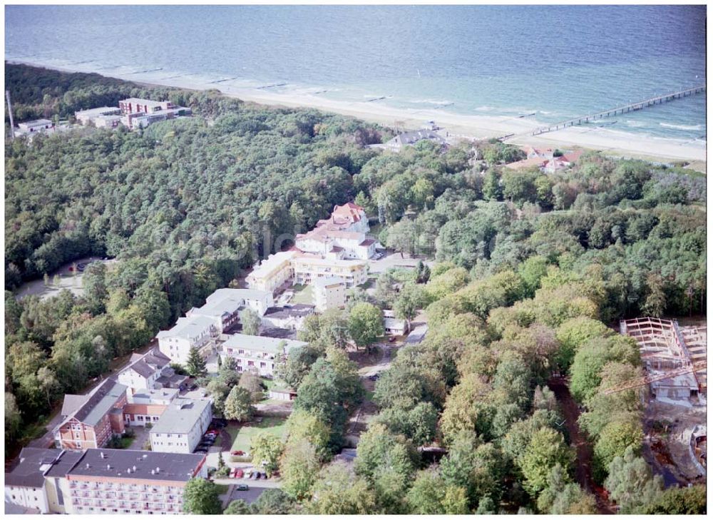 Graal-Müritz / Mecklenburg Vorpommern aus der Vogelperspektive: Hotels und Seebrücke in Graal - Müritz Mecklenburg Vorpommern / 27.09.02