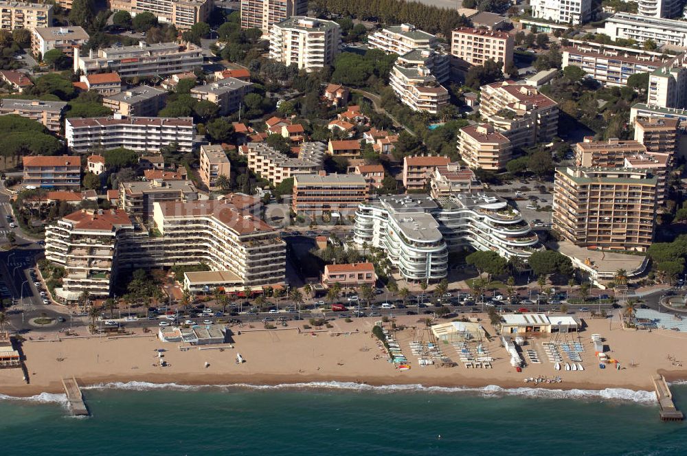 Fréjus von oben - Hotels am Strand von Fréjus an der Cote d'Azur in Frankreich