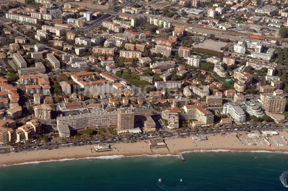 Luftaufnahme Fréjus - Hotels am Strand von Fréjus an der Cote d'Azur in Frankreich