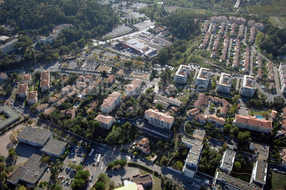 Cannes aus der Vogelperspektive: Hotels im Vorort Ranguin von Cannes Frankreich