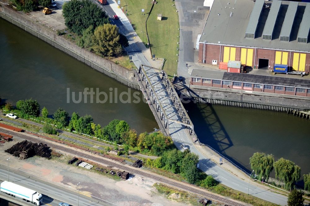 Luftbild Hamburg - Howaldbrücke über den Roßkanal in Hamburg-Mitte / Steinwerder