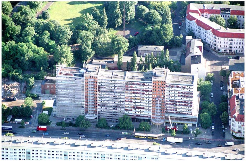 Berlin aus der Vogelperspektive: HOWOGE-Abriss Frankfurter Allee