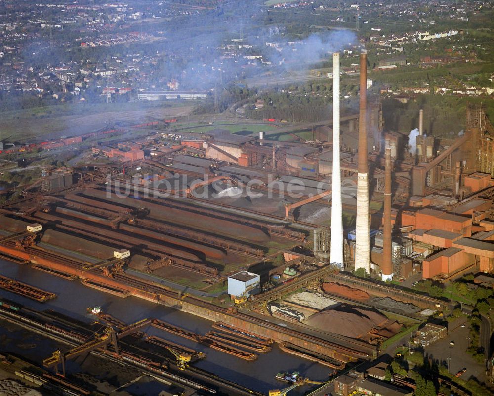 Luftaufnahme Duisburg OT Schwelgern - Hüttenwerk von Thyssen-Krupp-Steel mit dem Binnen- Hafen Schwelgern in Duisburg