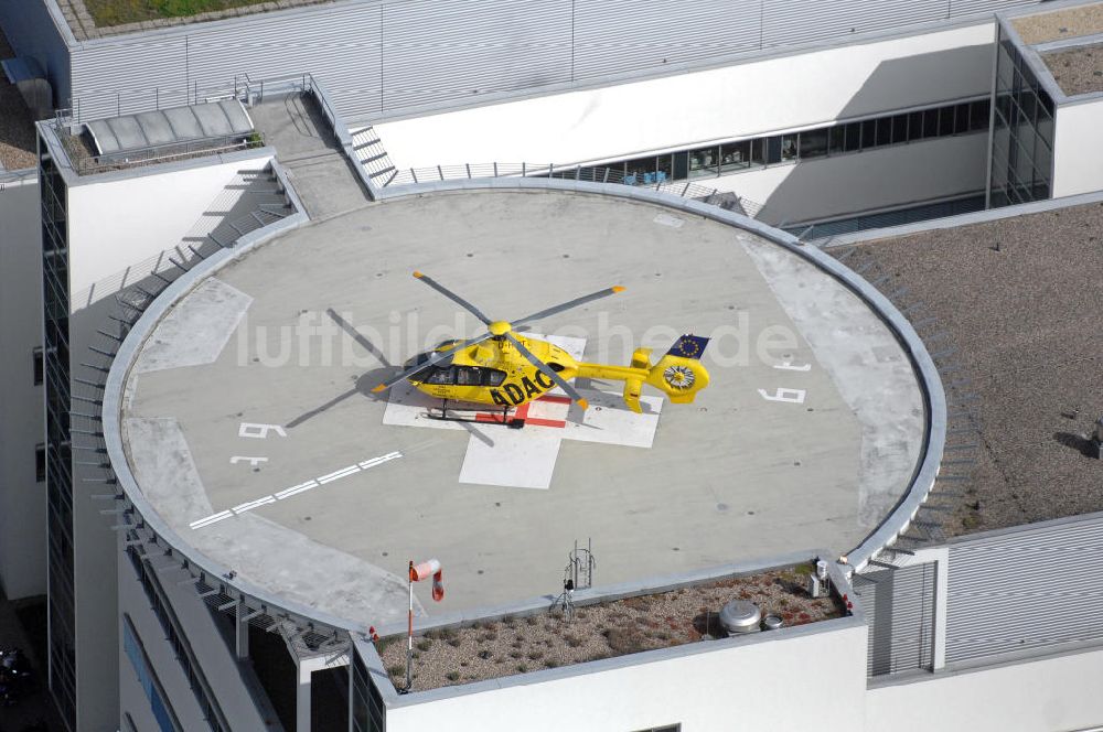 Luftbild Jena - Hubschrauberlandeplatz des Universitätsklinikums Jena mit Christoph 70