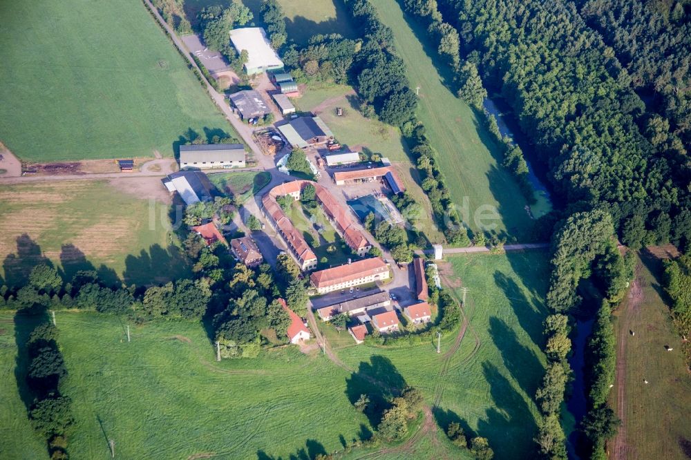 Luftbild Waldmohr - Hufeisenförmiges Gehöft des Eichelscheiderhof in Waldmohr im Bundesland Rheinland-Pfalz, Deutschland