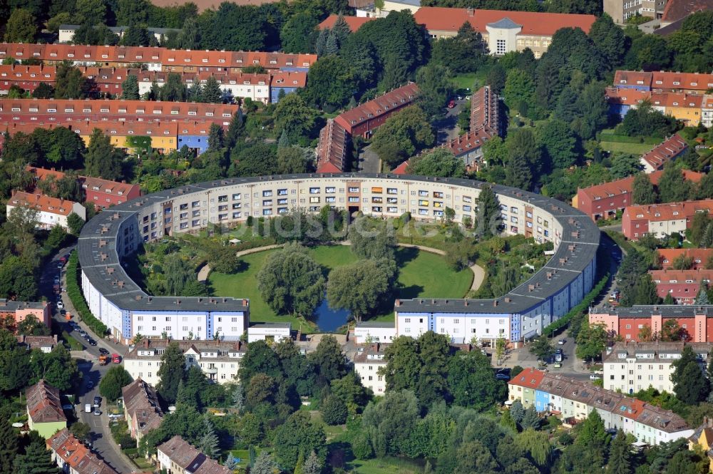 Luftaufnahme Berlin - Hufeisensiedlung in Berlin- Britz