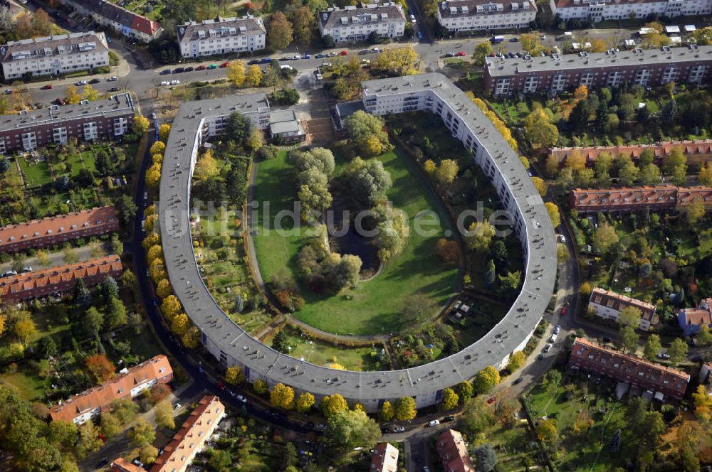 Luftaufnahme Berlin - Hufeisensiedlung in Berlin Britz