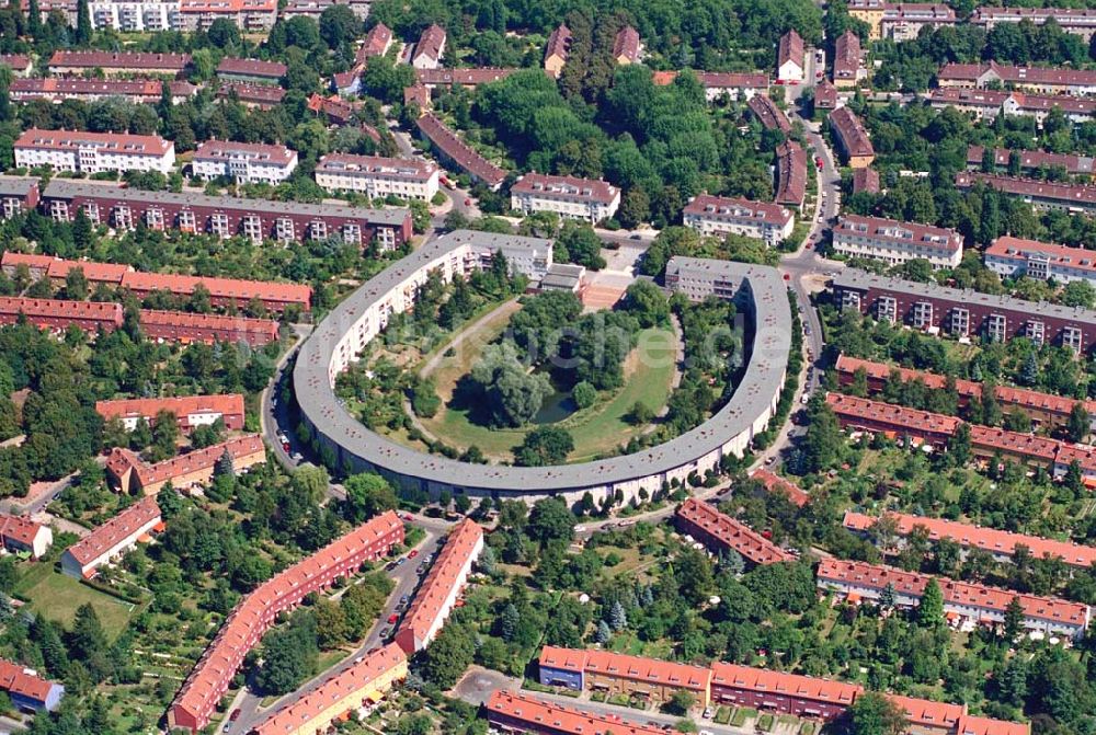 Luftbild Berlin - Britz (Neukölln) - Hufeisensiedlung der GEHAG am Reuterring in Berlin - Neukölln.