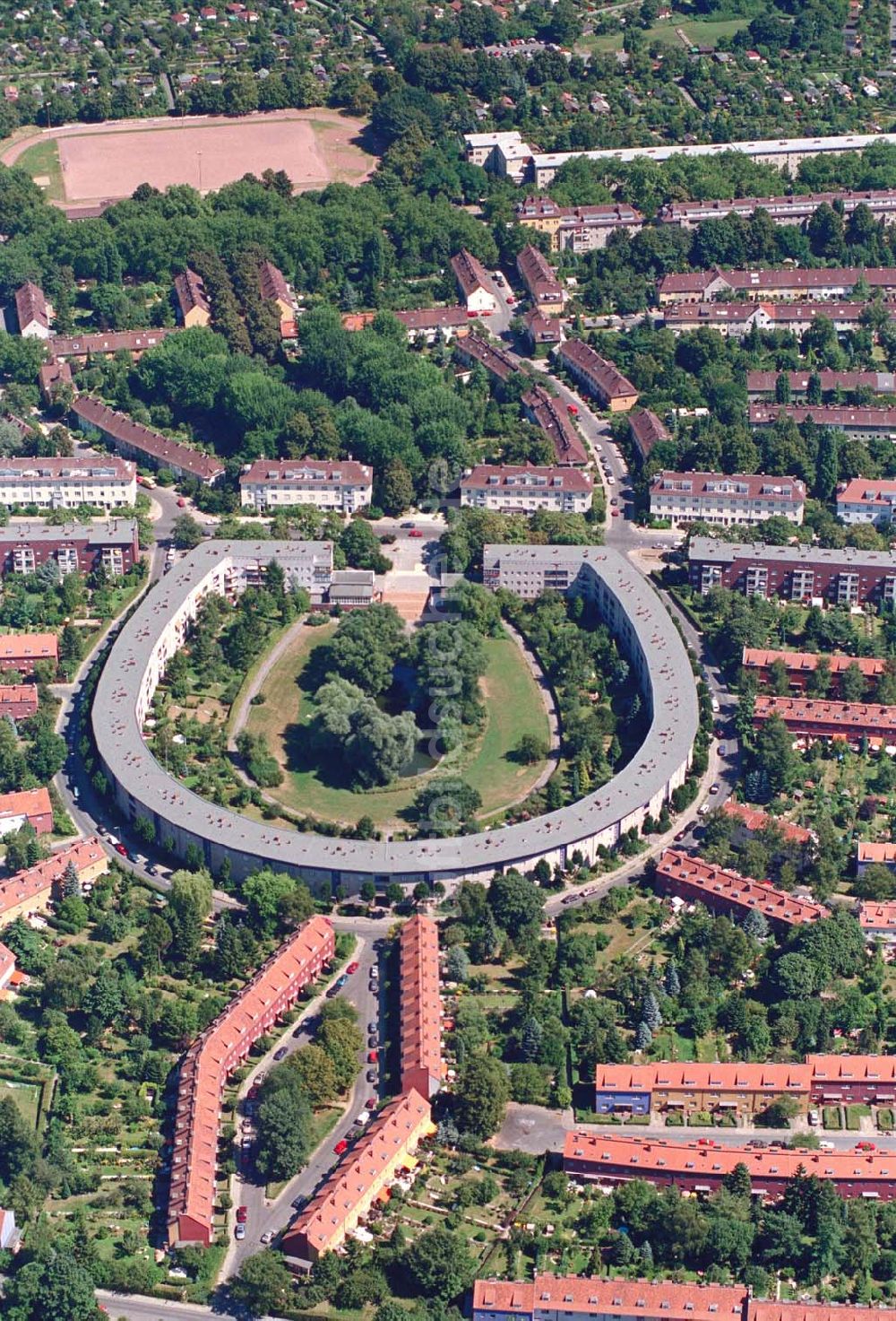 Berlin - Britz (Neukölln) von oben - Hufeisensiedlung der GEHAG am Reuterring in Berlin - Neukölln.