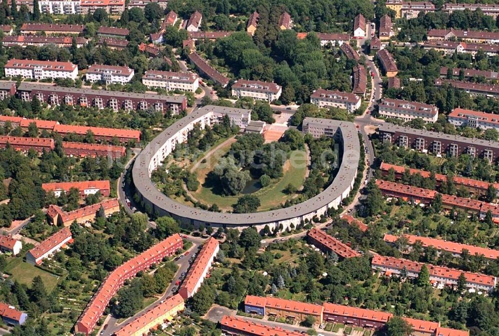 Berlin / Britz (Neuköln) aus der Vogelperspektive: Hufeisensiedlung der GEHAG am Reuterring in Berlin - Neukölln.