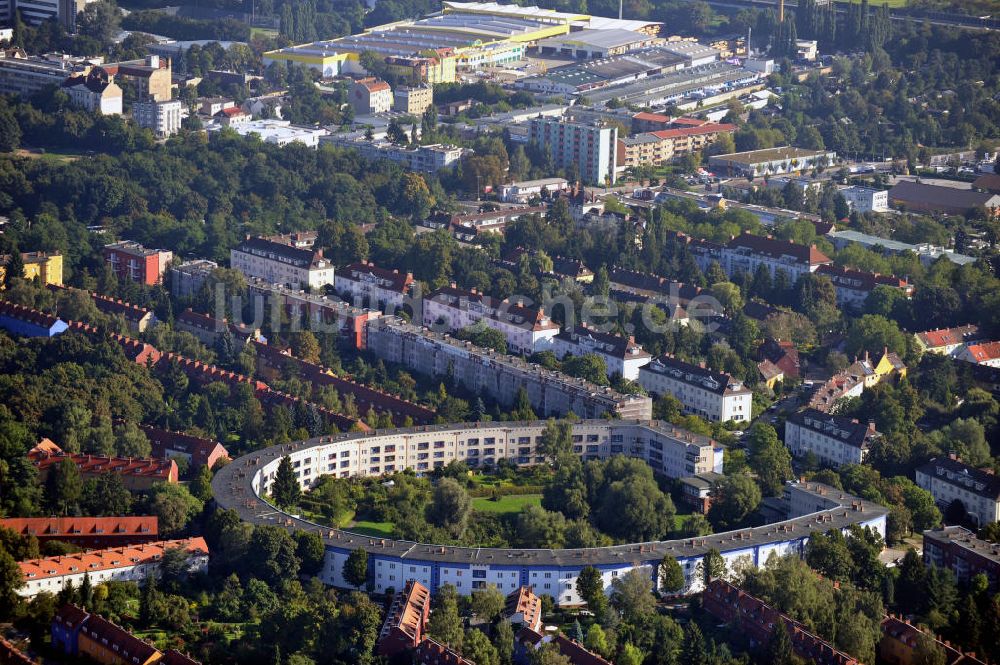 Berlin aus der Vogelperspektive: Hufeisensiedlung mit Holz Possling