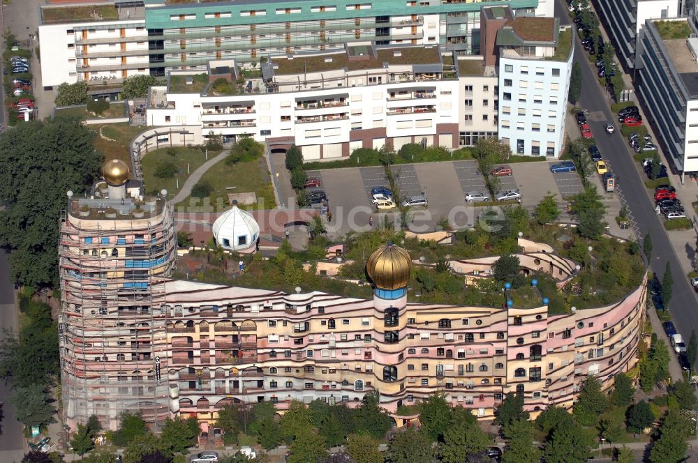 Darmstadt von oben - Hundertwasser- Gebäude eines Mehrfamilien- Wohnhauses Waldspirale in Darmstadt im Bundesland Hessen, Deutschland