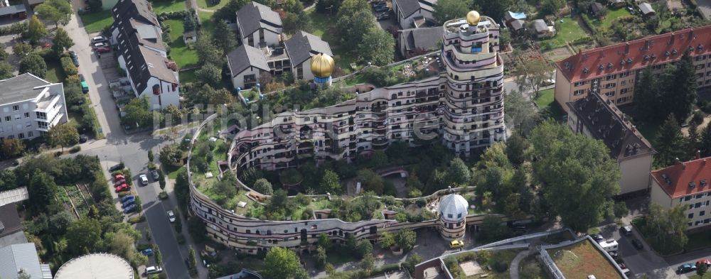 Luftbild Darmstadt - Hundertwasser- Gebäude eines Mehrfamilien- Wohnhauses Waldspirale in Darmstadt im Bundesland Hessen, Deutschland