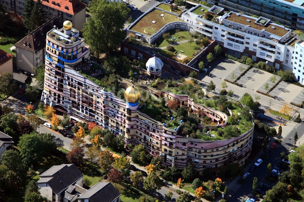 Luftbild Darmstadt - Hundertwasser- Gebäude eines Mehrfamilien- Wohnhauses Waldspirale in Darmstadt im Bundesland Hessen, Deutschland