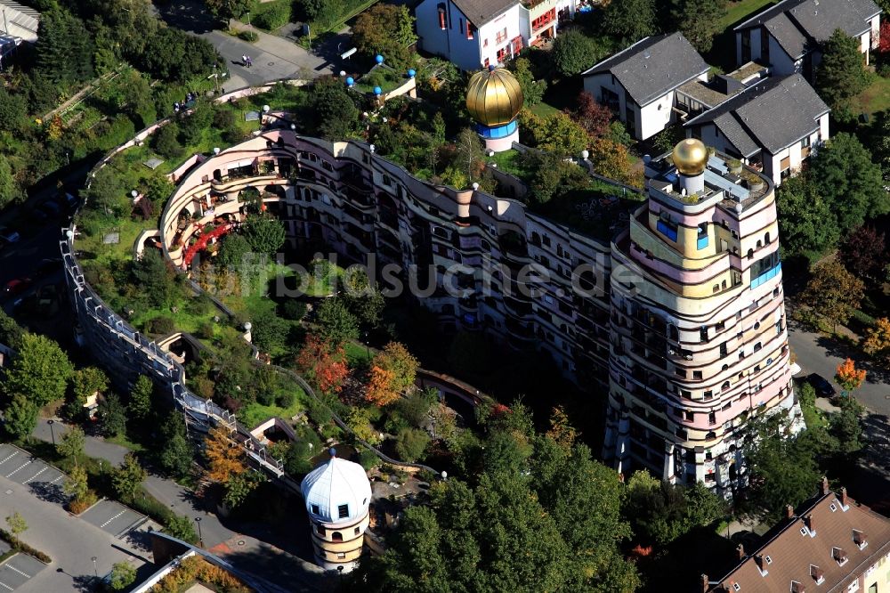 Darmstadt von oben - Hundertwasser- Gebäude eines Mehrfamilien- Wohnhauses Waldspirale in Darmstadt im Bundesland Hessen, Deutschland