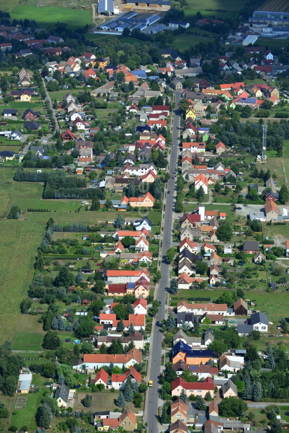 Luftaufnahme Tettau - Häuserreihen des Dorfes Tettau im Bundesland Sachsen in Deutschland