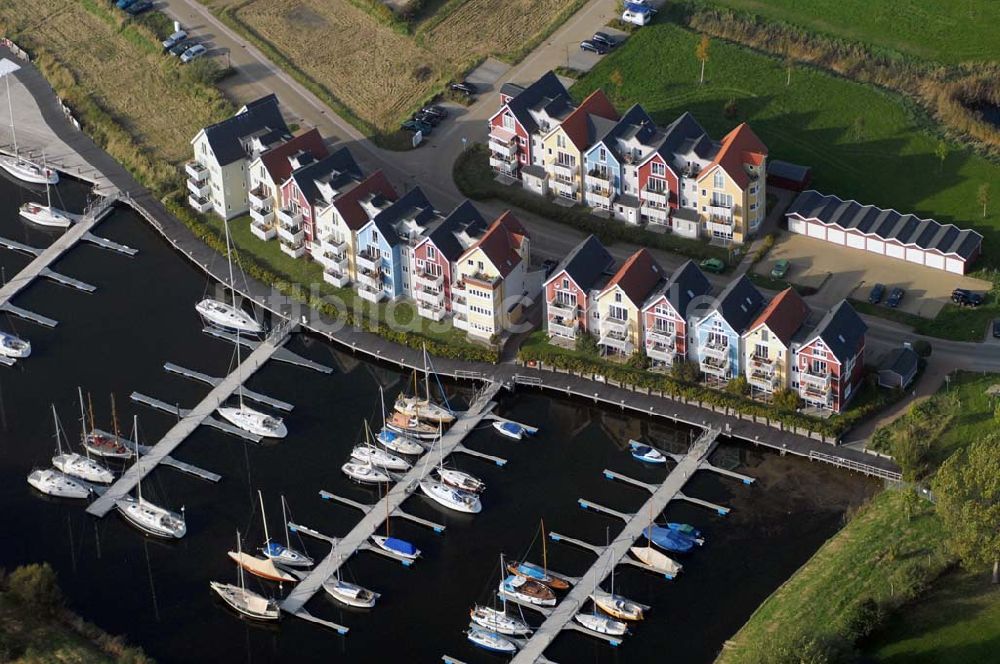 Greifswald von oben - Häuserzeile am Ryck