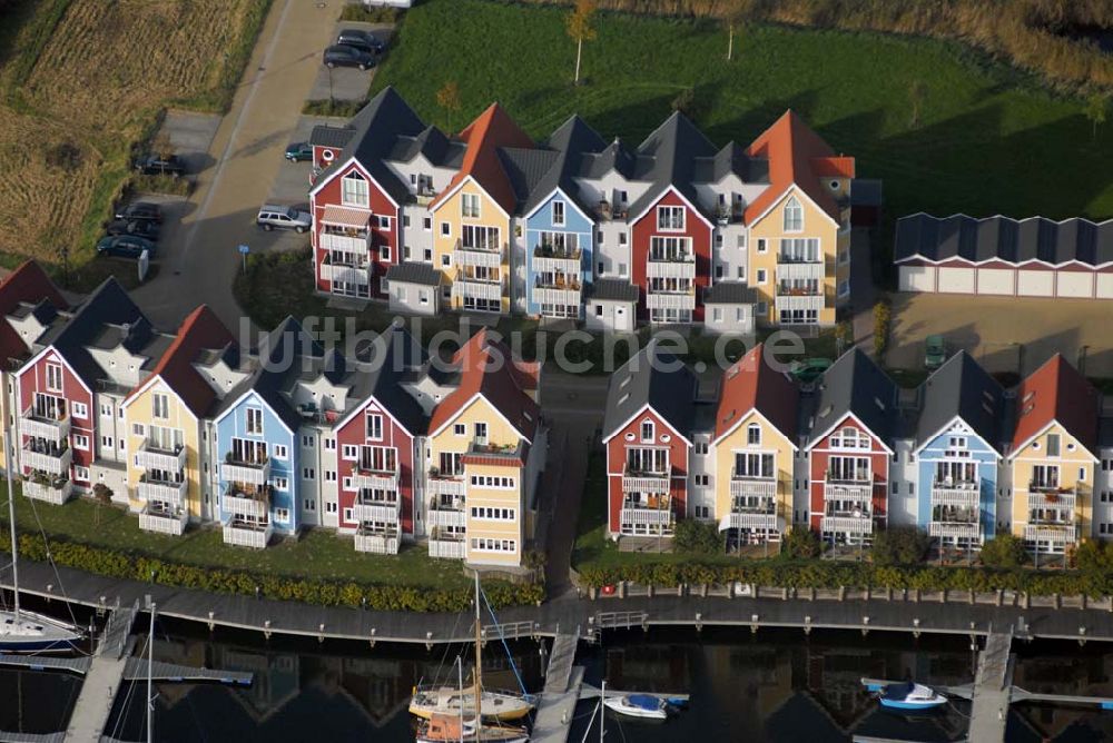 Luftbild Greifswald - Häuserzeile am Ryck