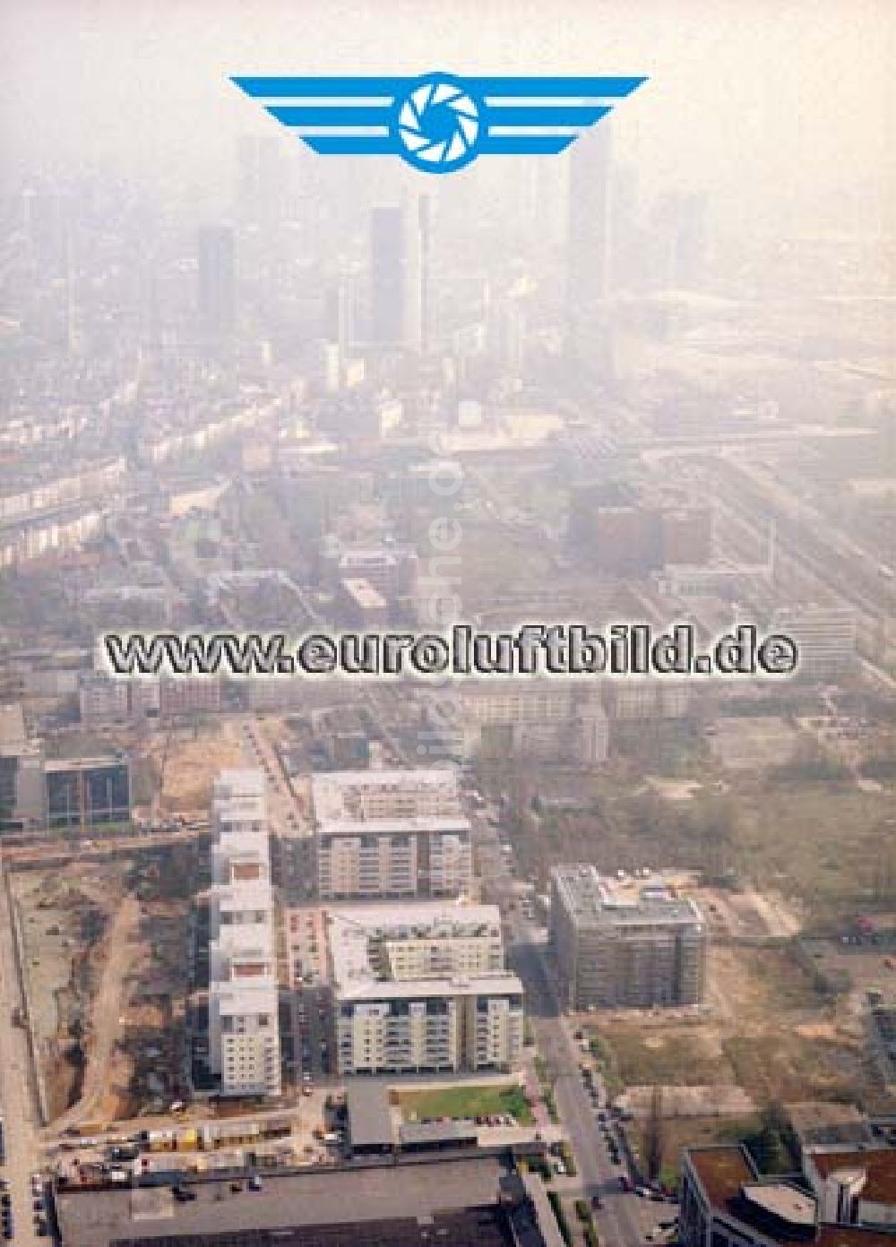 Frankfurt am Main aus der Vogelperspektive: HVB Objekt City West an der Theodor-Heuss Straße in Frankfurt / Main.