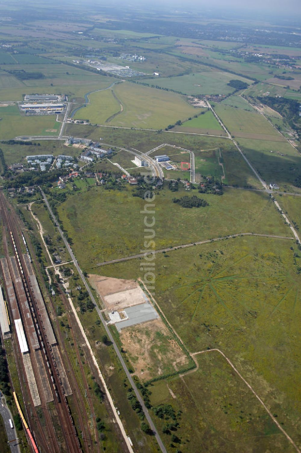 Schönefeld von oben - HVB Projekt GmbH Gewerbe- und Wohngebiet Roncasa