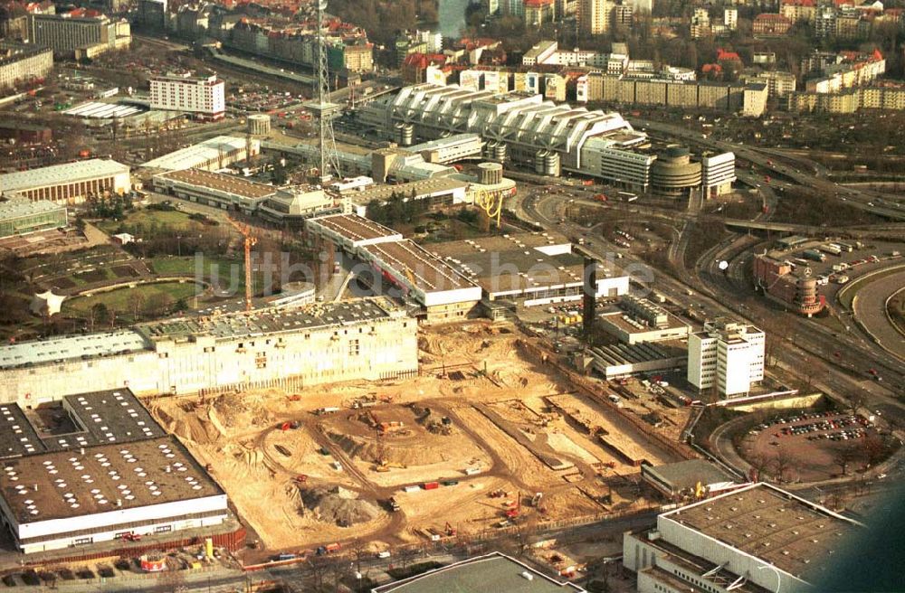 Berlin Charlottenbug von oben - 02.1995 ICC, Funkturm mit Baustelle Erweiterung des Messegeländes Berlin