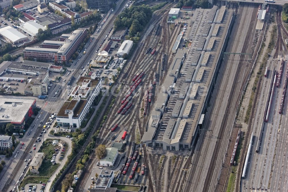 Luftaufnahme München - ICE Lokschuppen und Rangiergleise zwischen Friedenheimer Brücke und Landsberger Straße in München Laim im Bundesland Bayern