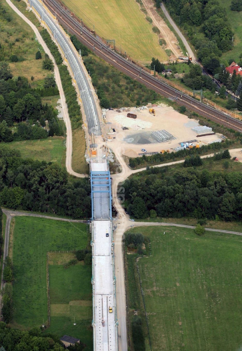 Bischleben aus der Vogelperspektive: ICE- Neubaustrecke und Geratalbrücke in Bischleben in Thüringen