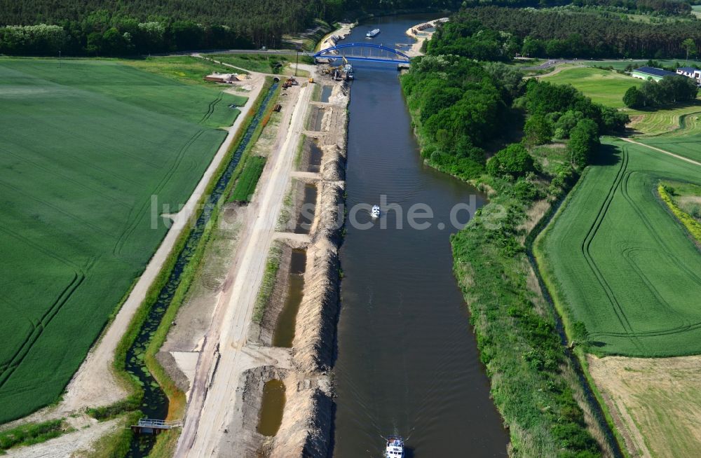 Ihleburg aus der Vogelperspektive: Ihleburger Brücke und Ablagerungsflächen am Ufer des Elbe-Havel-Kanals bei Ihleburg im Bundesland Sachsen-Anhalt