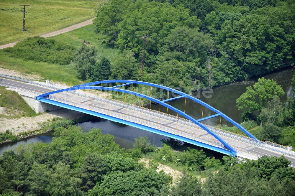 Ihleburg aus der Vogelperspektive: Ihleburger Brücke über dem Elbe-Havel-Kanal