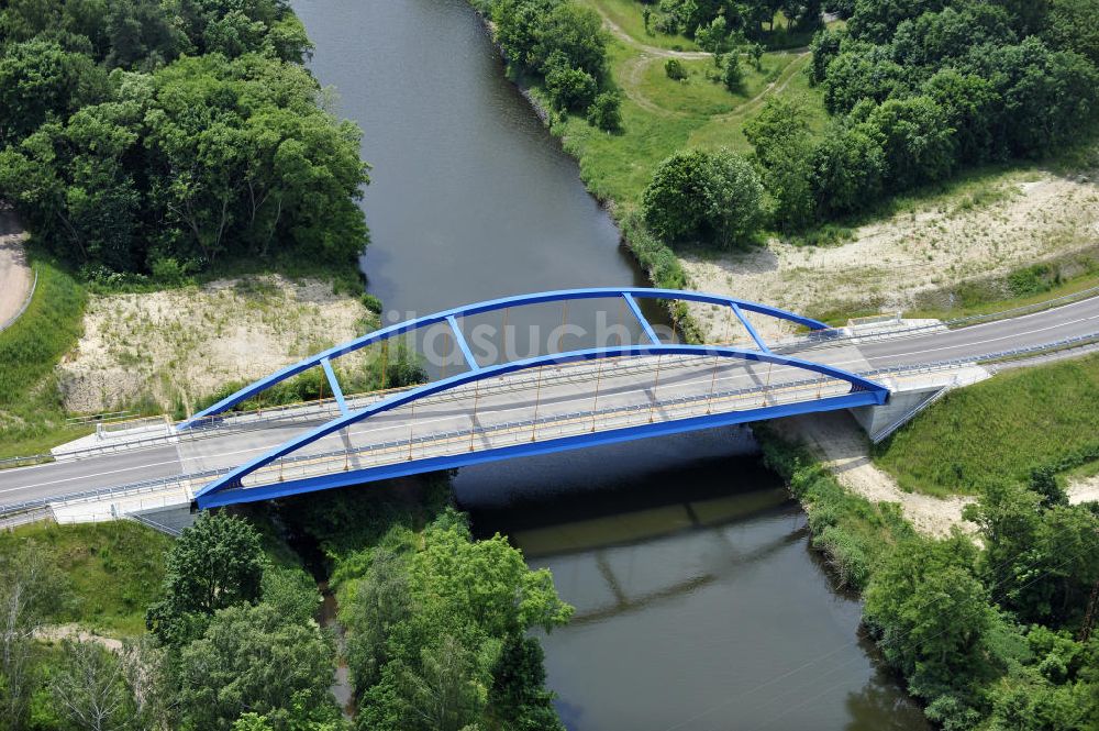 Ihleburg aus der Vogelperspektive: Ihleburger Brücke über dem Elbe-Havel-Kanal